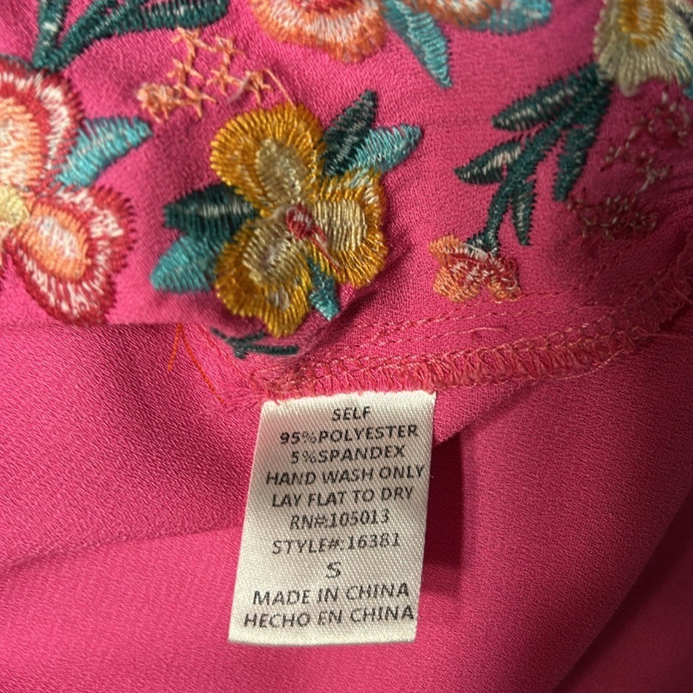 Andree by Unit Boho Pink Floral Embroidered V-Neck Peasant Blouse Short Sleeve - Picture 6 of 10